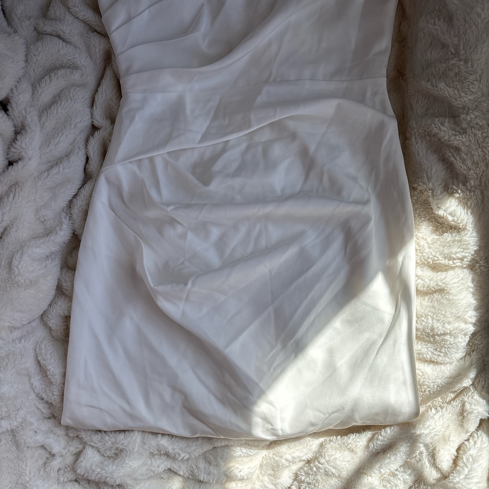 WHITE DRESS!! - Picture 3 of 4